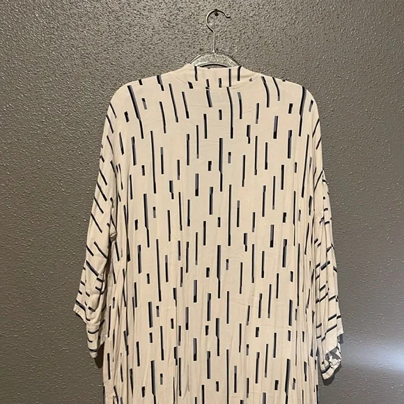 Carly Jean Los Angeles Korie Kimono